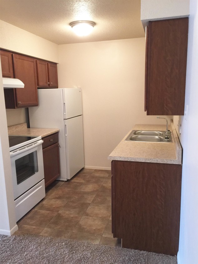 Primary Photo - 2700 W Forrest Hill Ave