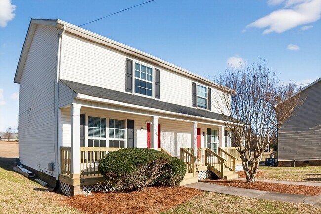 Foto del edificio - Spacious Two Bedroom Townhome In Kannapolis