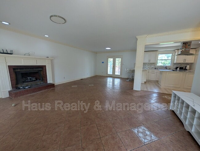 Building Photo - 2164 New England Pl