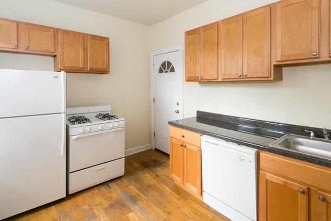 Building Photo - 731 W Barry Ave