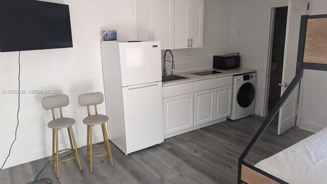 Foto del edificio - 2822 Pine Tree Dr