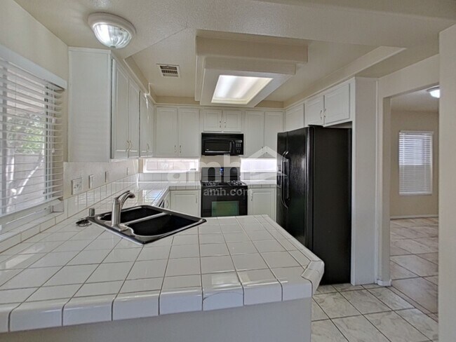 Foto del edificio - 1752 Quartz Landing Ave