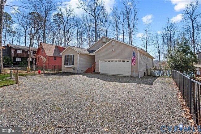 Building Photo - 686 Lake Caroline Dr