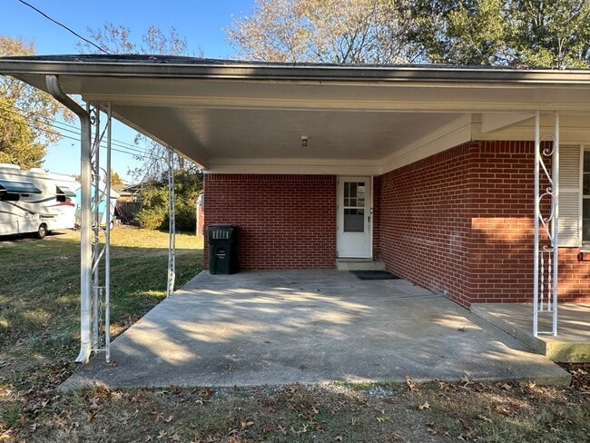 Building Photo - 139 Gwen Ave