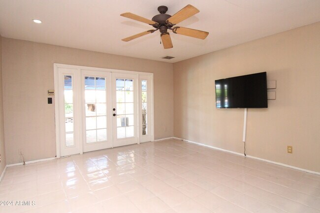 Building Photo - 10511 E Sahuaro Dr