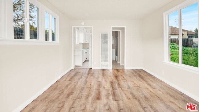 Building Photo - 705 S Adams St