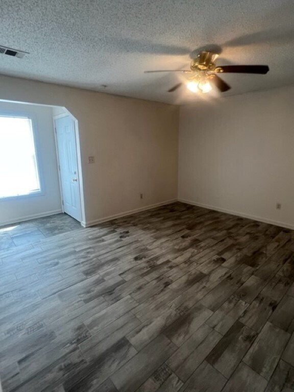 Foto del edificio - 5708 Prospect Rd