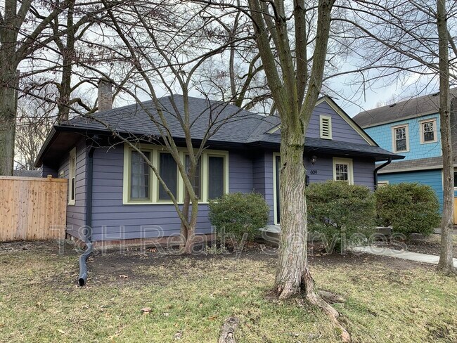 Building Photo - 609 E 54th St