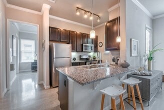 Building Photo - Encore 380