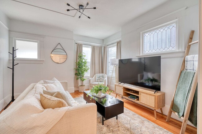 Building Photo - 1032-1036-1036 SE 12th Ave