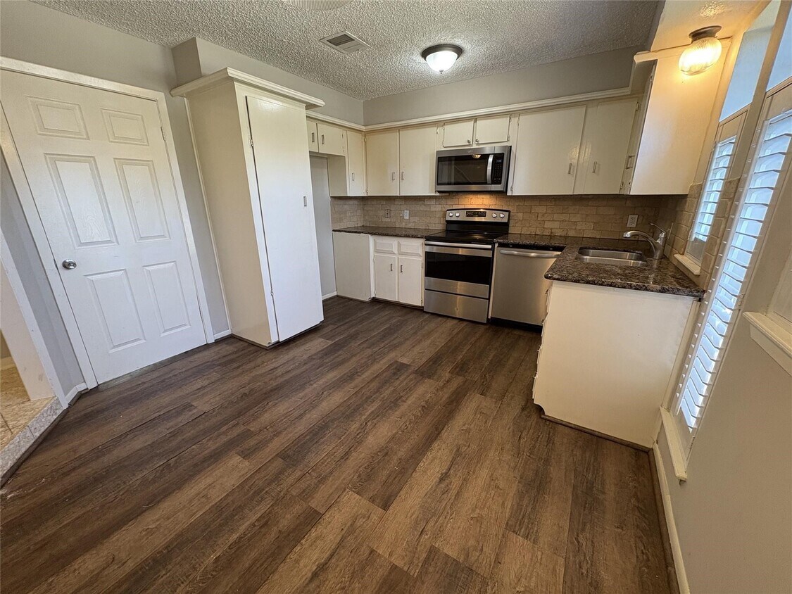 Primary Photo - 17159 Beaver Springs Dr