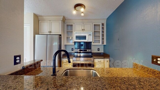 Building Photo - 46-1065-1065 Emepela Wy