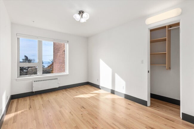 Foto del edificio - Walk to all that Downtown Queen Anne Offers!