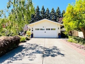Building Photo - 104 Castleton Ct
