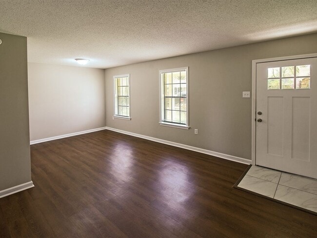 Building Photo - NEWLY UPDATED  3 bed 2 bath home in Bartlett.