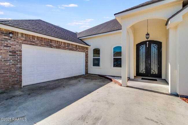 Building Photo - 203 Lo Saab Cove