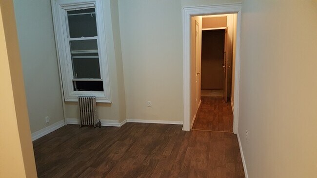 Building Photo - 5722 Catalpa Ave