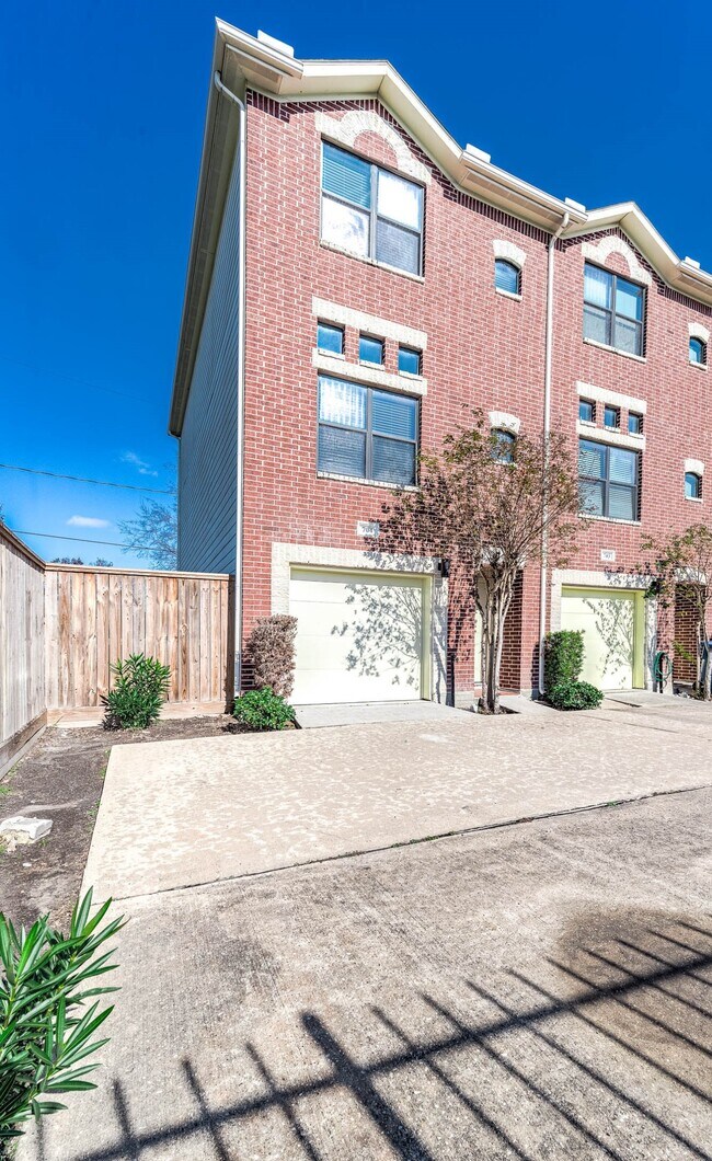 Foto del edificio - 7650 Springhill St