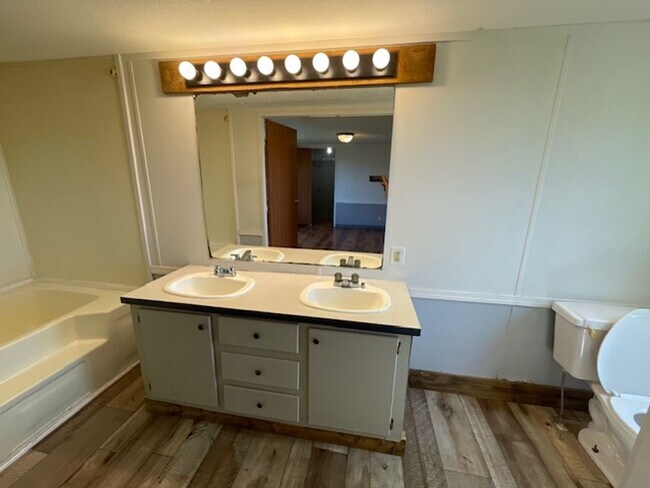 Foto del edificio - Renovated 3 Bedroom 2 Bath Home for Rent!