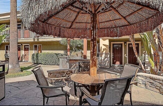 Building Photo - 800 N Mollison Ave