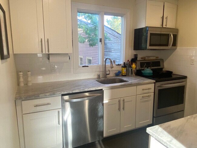 Kitchen - 52 Front St