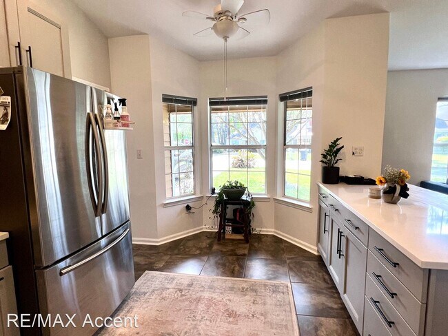 Building Photo - 3 br, 2 bath House - 2202 Washington St.