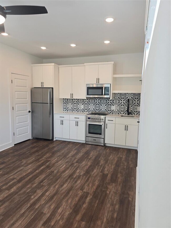 Foto del edificio - 7601 Carver Ave