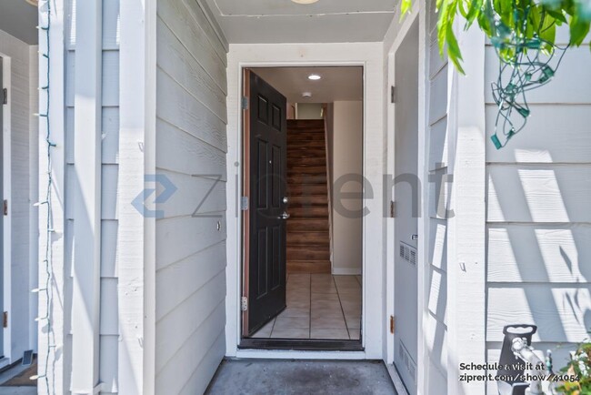 Foto del edificio - 722 Kingsford Way