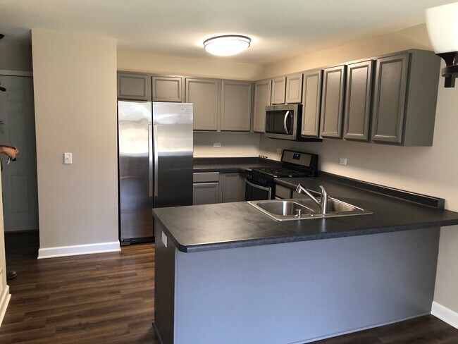 Building Photo - 4302 River Glen Dr