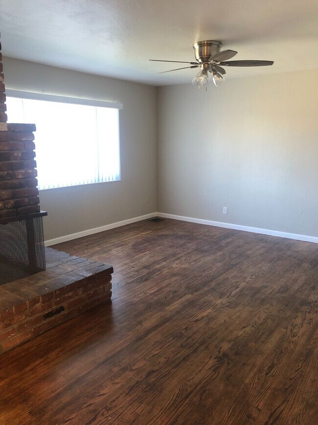 Foto del edificio - 605 Leila Ave