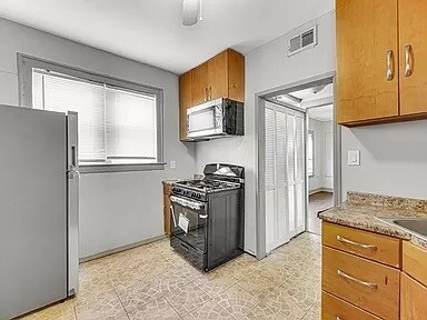 Kitchen - 7428 S Phillips Ave