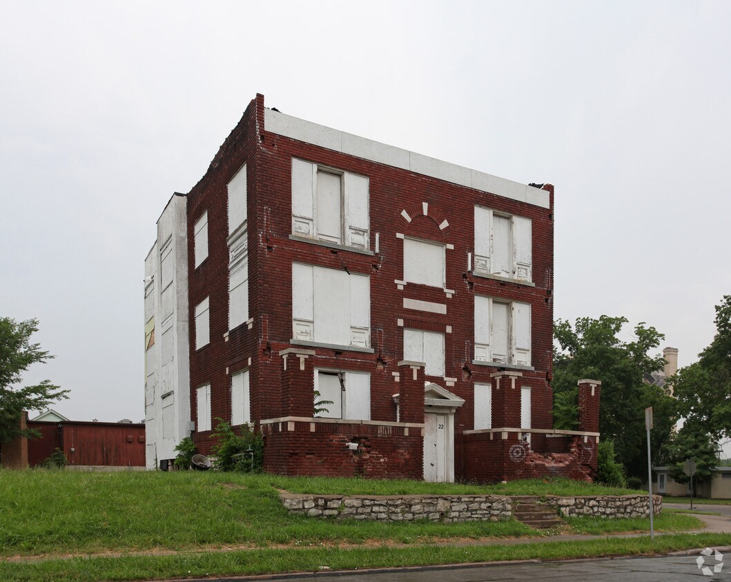 Building Photo - 1320-1322 E 27th St