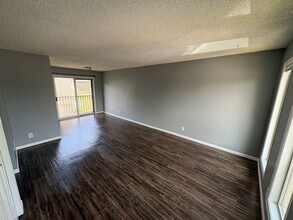 Building Photo - 6732-6732 W Par Ln