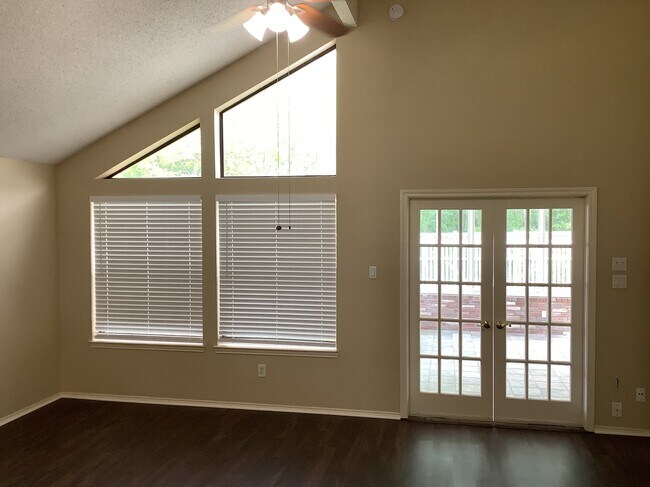 Foto del edificio - 918 Clover Hill Ln