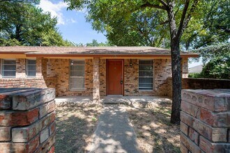 Building Photo - 1803 Harry Ct