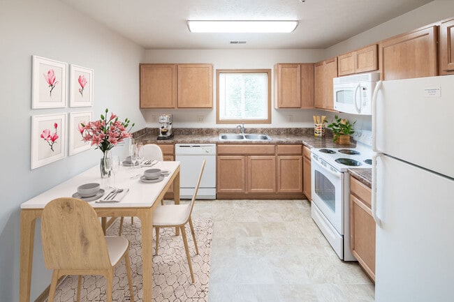 Building Photo - Highland Meadows Apartments