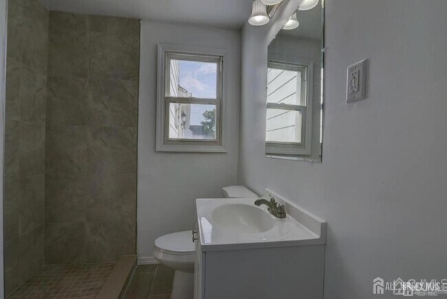 Foto del edificio - 115 Pulaski Ave