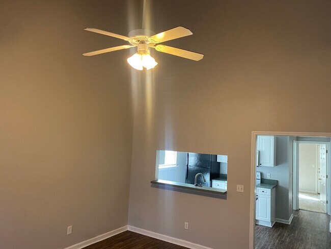 Foto del edificio - Beautiful 3 Bedroom 3 Bath