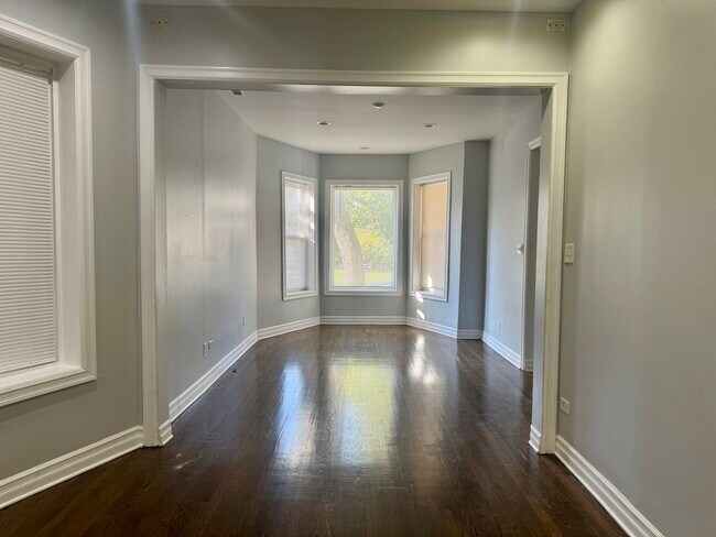 Foto del edificio - 1651 S Drake Ave