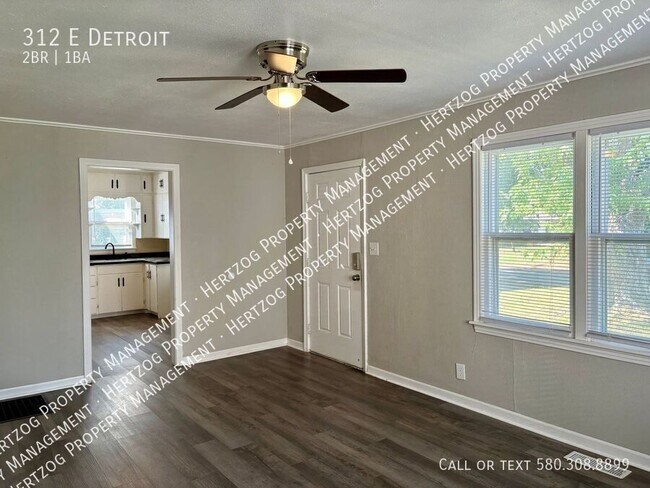 Foto del edificio - 312 E Detroit-