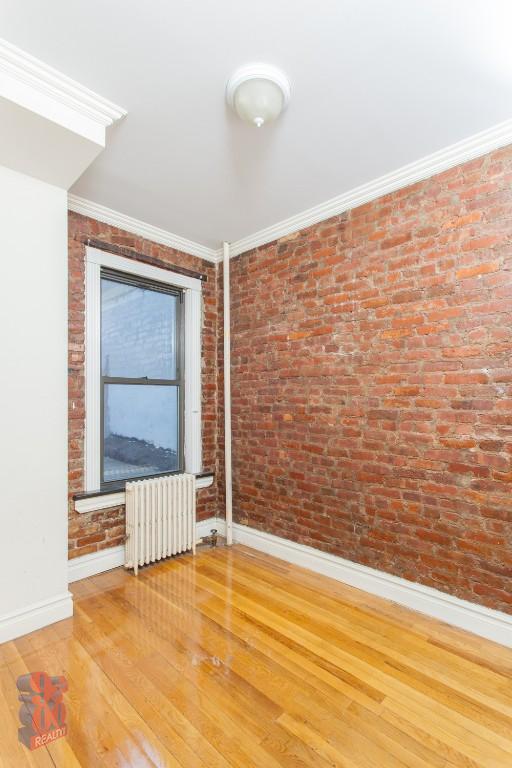Building Photo - 410 E 13th St
