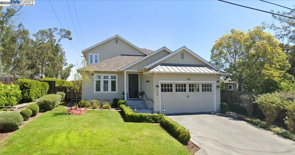 Foto principal - 764 Hillcrest Dr
