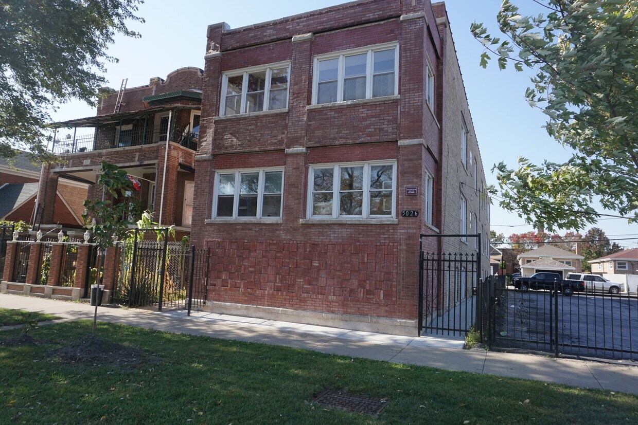 Primary Photo - 5026 S Western Ave
