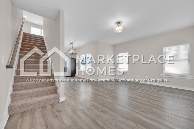 Building Photo - 170 Kings Wy