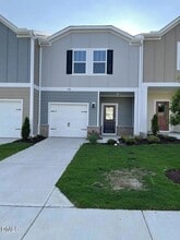 Building Photo - 930 Field Ivy Dr