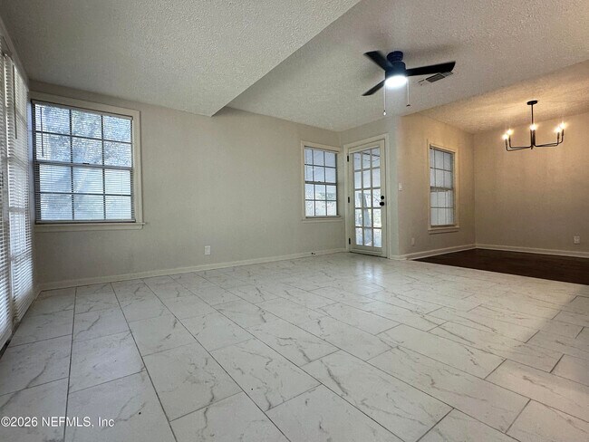 Foto del edificio - 1239 Glen Laura Rd