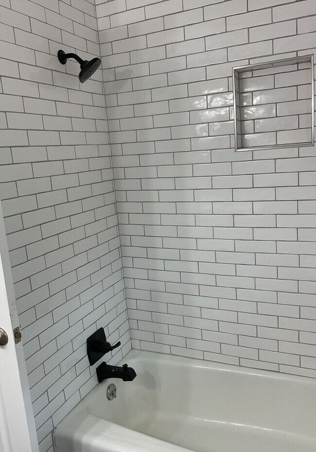 Building Photo - Available Now!! Newly Renovated!! 3 Bedroo...