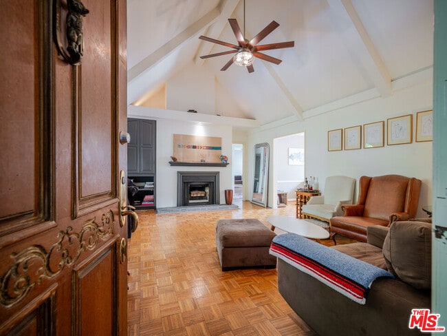 Foto del edificio - 1321 Hayworth Ave