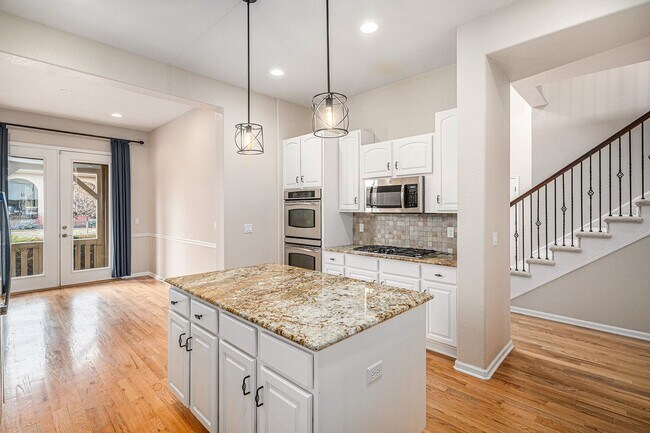 Foto del edificio - Spacious 4 bedroom 4 bathroom home in the heart of Lone Tree!