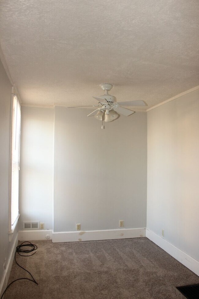 Foto del edificio - Close to Campus: Dishwasher and Washer/Dryer Included